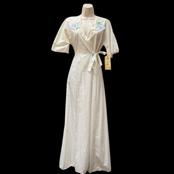 Vintage 1970s White Embroidered Robe Prairie 32 m” Bust Sears Fashion Place - Picture 2 of 16